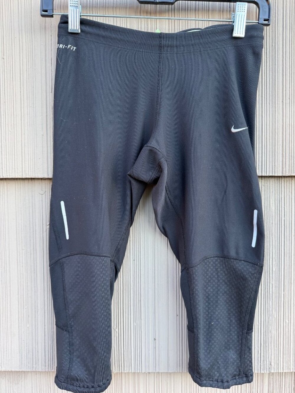 Nike Dri-Fit Capri Leggings XS Black Zipper Pocket Running Crop Workout Pants